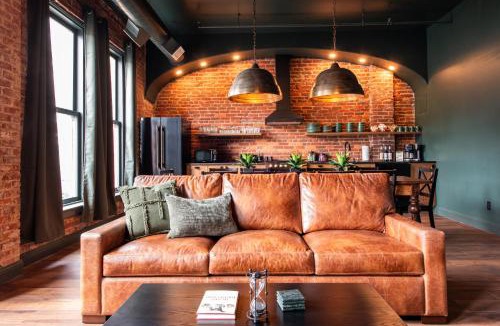 Downtown Louisville Apartment | Hollyhock Suite 402