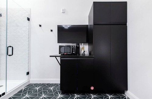 Downtown Louisville Apartment | Hollyhock Suite 409: 1 bed/1 bath