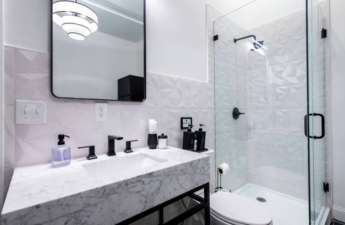 Downtown Louisville Apartment | Hollyhock Suite 409: 1 bed/1 bath