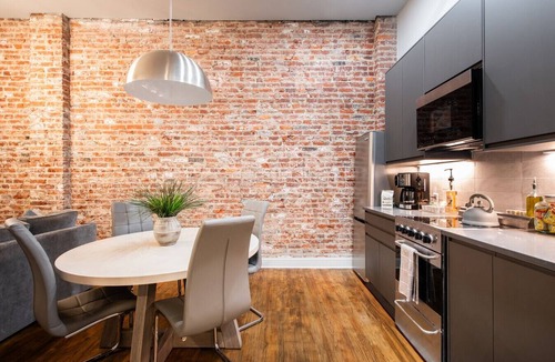 Downtown Louisville Apartment | Hollyhock Suite 503: 2 bed/1 bath