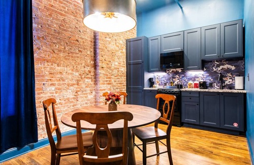 Downtown Louisville Apartment | Hollyhock Suite 510: 2 beds/1 bath