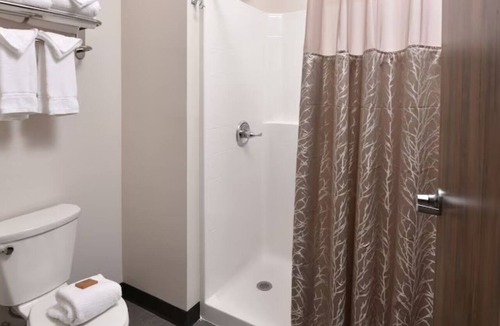 Broken Arrow Hotel | Home Away from Home: Enjoy Genuine Hospitality in Tulsa | 3 Units