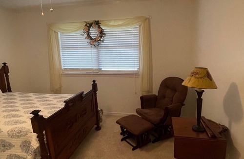 Russellville House | Home Away From Home — Central location - Russellville