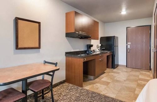 Overland Park Hotel | Home-Like Suites for Families and Relocation in Overland Park