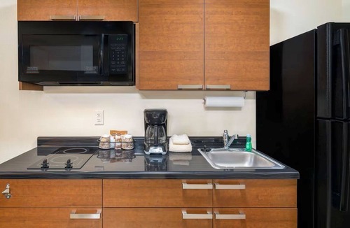 Overland Park Hotel | Home-Like Suites for Families and Relocation in Overland Park