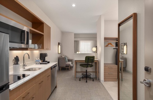 Wichita Hotel | Homewood Suites By Hilton Wichita Airport