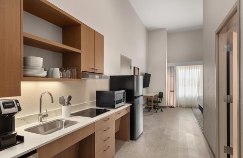 Wichita Hotel | Homewood Suites By Hilton Wichita Airport