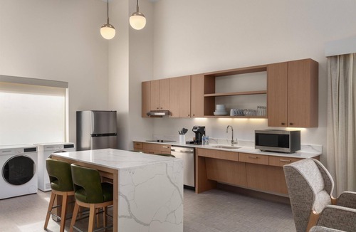 Wichita Hotel | Homewood Suites By Hilton Wichita Airport