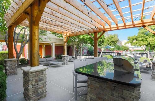 Ellendale Hotel | Homewood Suites by Hilton Southwind - Hacks Cross