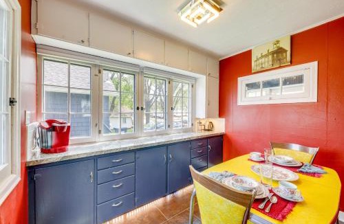 Highland House | Homey Cottage with Sunroom & Smart TV!