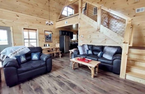 Cosby Cabin | Hoot Haus Mtn Views fully fenced and Pup Friendly!