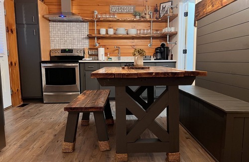 Hot Springs Cabin | Horse Cabin - By Magic Springs, Off-Road Park