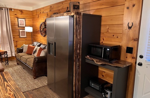 Hot Springs Cabin | Horse Cabin - By Magic Springs, Off-Road Park
