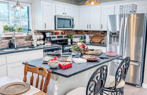 Stigler Cabin | Horton Lodge Charming new 3-bedroom 2 bath lodge with WiFi in serene Stigler