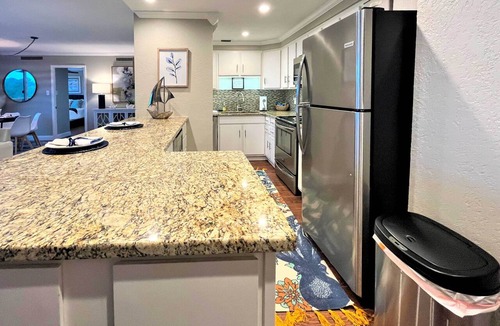 Mid America Condo | Hot Springs Retreat: Lake Views w/Boat Slip