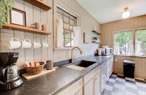 Manhattan House | Hot tub, 4bd Family Home - Bertrand Cottage