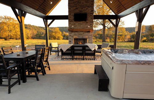 Pine Ridge House | Hot Tub 75 Acres Hollyview360 Lagom