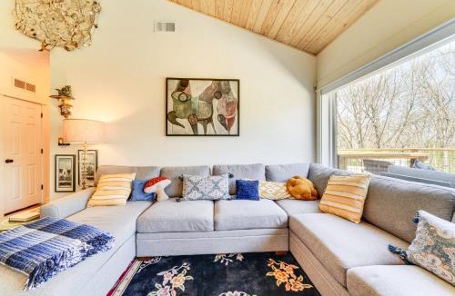 Buechel House | Hot Tub, Deck & Fire Pit: Chic Louisville Home!