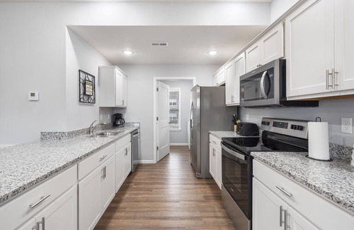 Branson West Condo | Hot Tub, Golf Course On Site, Arcade, Pvt Deck- HighEnd Decor! Bright Floorplan