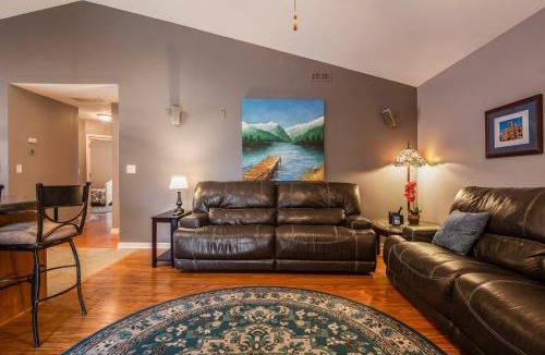 Jeffersonville House | Hot Tub Hideaway 3 BR