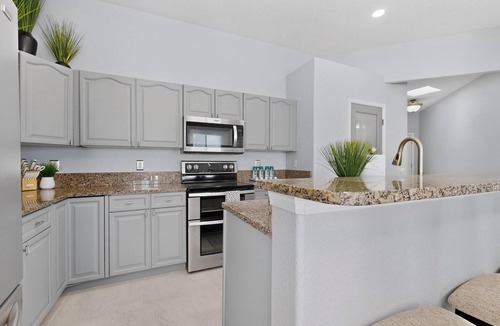 Heritage Hills House | Hot tub - Pet-Friendly - BBQ - Parking - 3BR Home