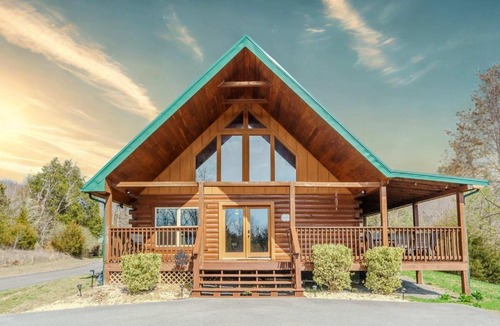 Sevierville House | Hot Tub Pet Friendly Sleeps 9 Pool Games