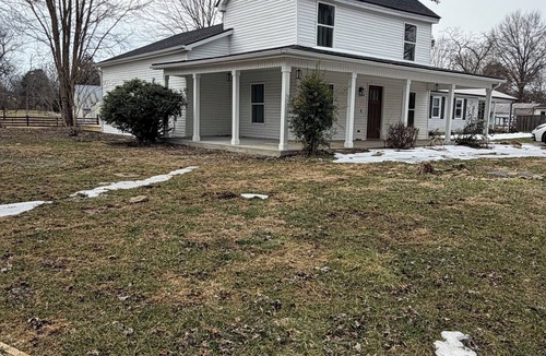 Coxs Creek House | Hot Tub- Sleeps 8- Bourbon Trail- Historic Home