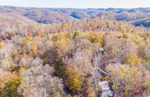 Slade House | Hot Tub & WiFi - Cozy Canopy - Red River Gorge KY