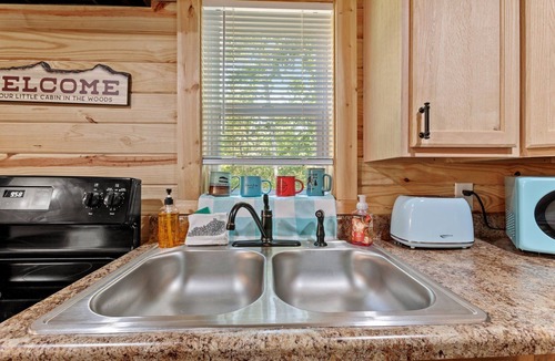 Clay City Cabin | Hot Tub, WiFi, Pet-Friendly - Cozy Tiny Cabin - The Ridge at Red River Gorge, Kentucky!