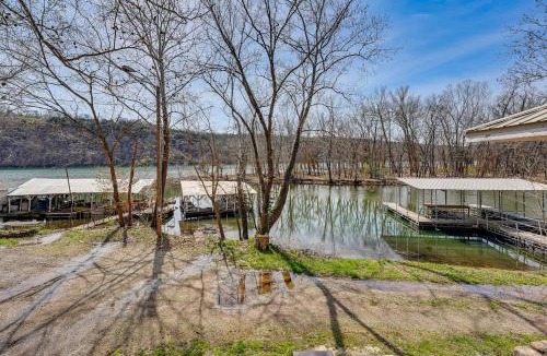 Rockaway Beach House | Hot Tubs, Boat Dock! 2-Unit 1950s Taneycomo Escape