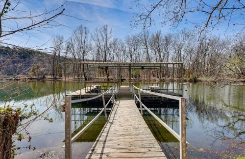 Rockaway Beach House | Hot Tubs, Boat Dock! 2-Unit 1950s Taneycomo Escape