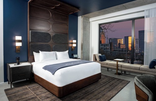 Downtown Louisville Hotel | Hotel Bourré Bonne Louisville, Curio Collection by Hilton
