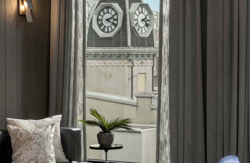 Downtown Louisville Hotel | Hotel Bourré Bonne Louisville, Curio Collection by Hilton