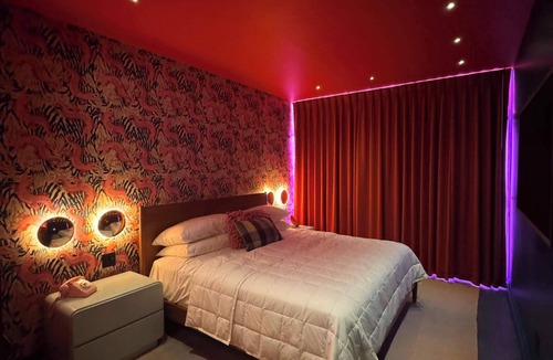Cherokee Triangle Hotel | Hotel Hilo - Room 201