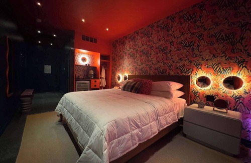 Cherokee Triangle Hotel | Hotel Hilo - Room 201
