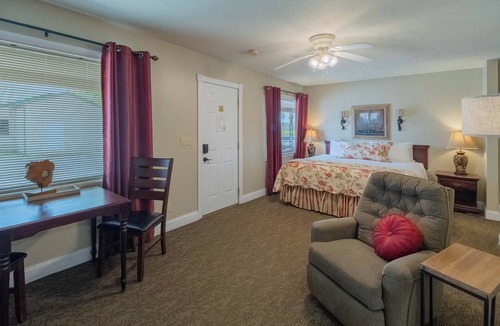 Yellville Hotel | Hotel w/Gorgeous Views, Pool, Firepit: King Suite