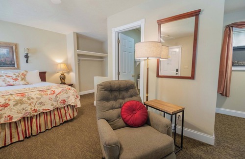 Yellville Hotel | Hotel w/Gorgeous Views, Pool, Firepit: King Suite