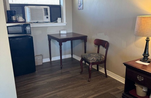 Yellville Hotel | Hotel w/Gorgeous Views, Pool, Firepit: Queen