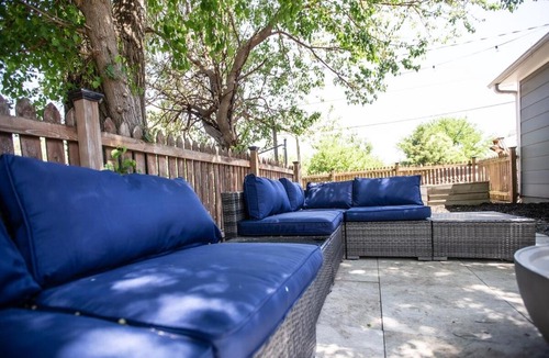 Southeast Omaha Apartment | HotTub EpicGameRoom FirePit Farnam Fieldhouse