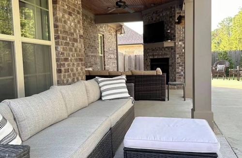 Twelve Oaks House | Hotty Toddy House