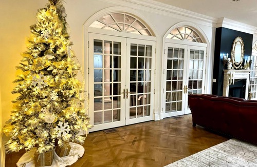 Branson House | House ∙ 15 bedrooms ∙ 44 guests