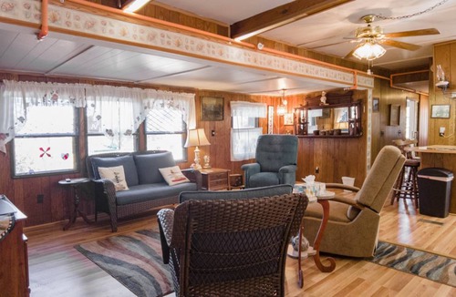 Hollister House | House ∙ 2 bedrooms ∙ 5 guests