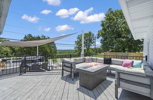 Branson House | House ∙ 7 bedrooms ∙ 18 guests