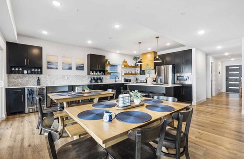 Hollister House | House ∙ 9 bedrooms ∙ 22 guests