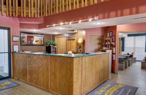 Branson Theater District Hotel | Howard Johnson by Wyndham Branson Theatre District