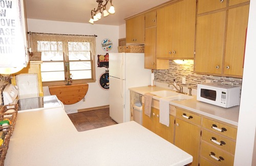 West Des Moines House | HUGE 7 Bedroom 3 Bathroom Brick Home with rates as Low as $30 per Bedroom !