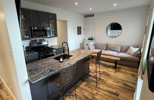 Butchertown Apartment | Huge Family Friendly 2-bedroom apartment WiFi, kitchen, AC/Heat, and sleeps 7