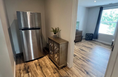 Butchertown Apartment | Huge Family Friendly 2-bedroom apartment WiFi, kitchen, AC/Heat, and sleeps 7