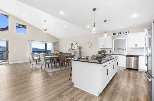 Indian Point House | Huge Lakeview Getaway w/Fun Arcades, Ping Pong Free Silver Dollar City Tickets Community Amenities!