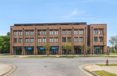 Hadley - Washington Apartment | Huge Private Patio with Games & Skyline Views